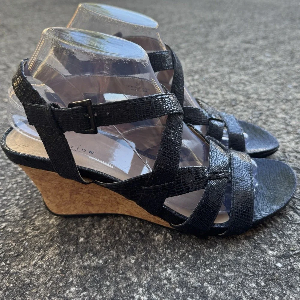 Kenneth Cole Reaction Womens 8‎ M Cedar Pine Black Patent Wedge Sandal *Peeling*